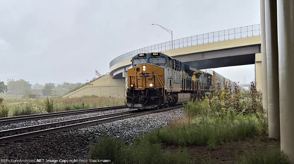 CSX 954 leads X215.